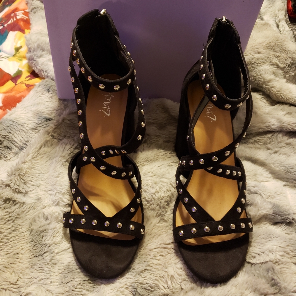 Blocked heel shoes